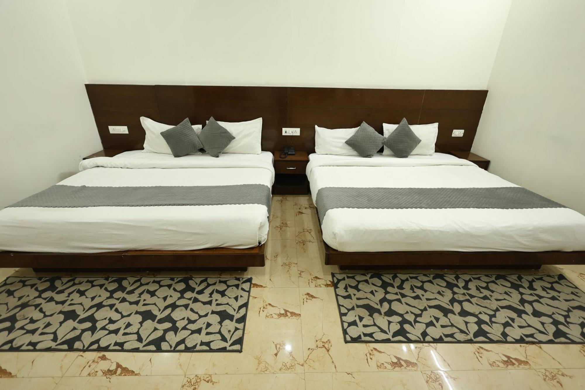 Bhagirathi By Restay Hotels ริชิเคช ภายนอก รูปภาพ
