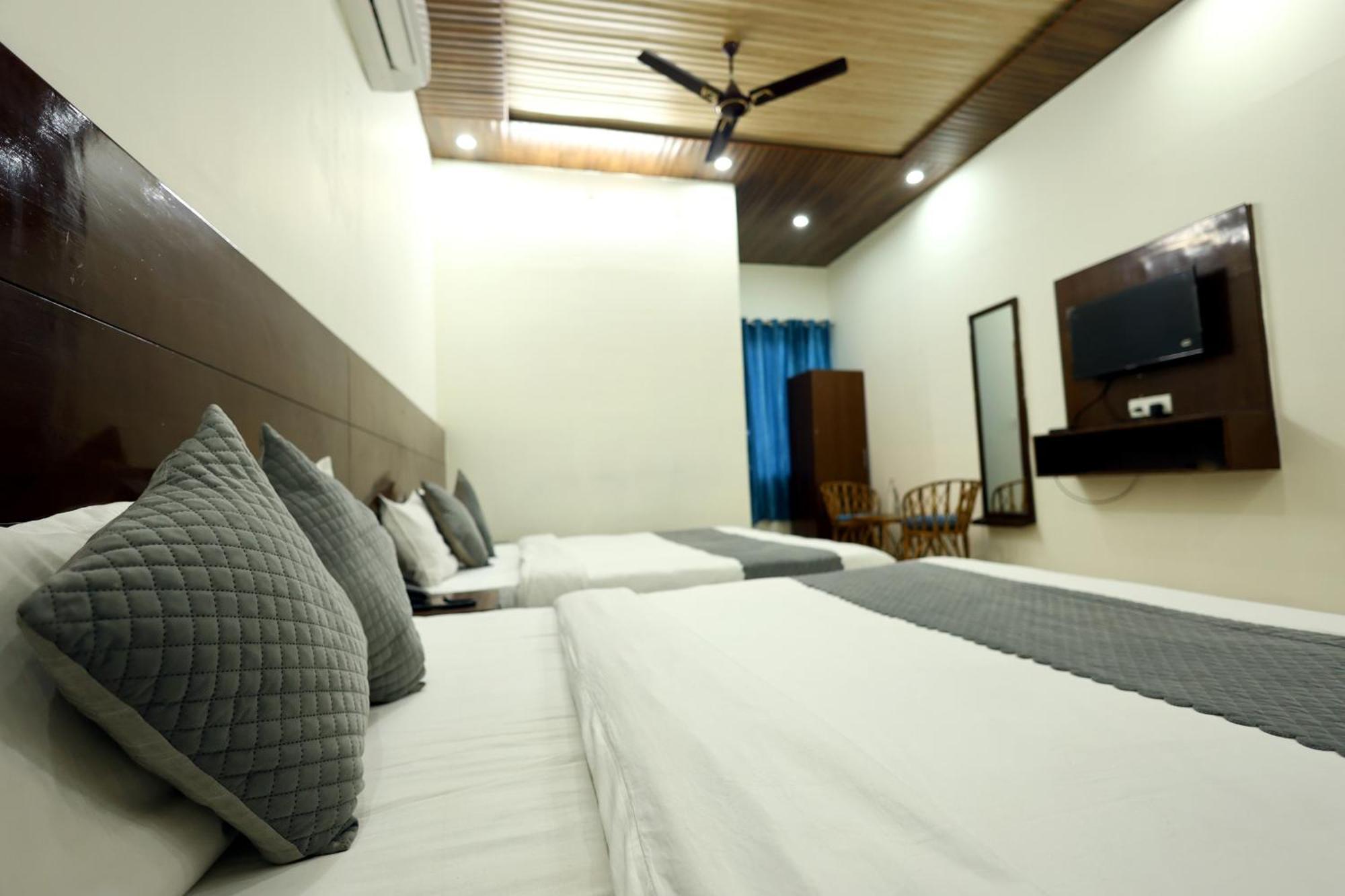 Bhagirathi By Restay Hotels ริชิเคช ภายนอก รูปภาพ