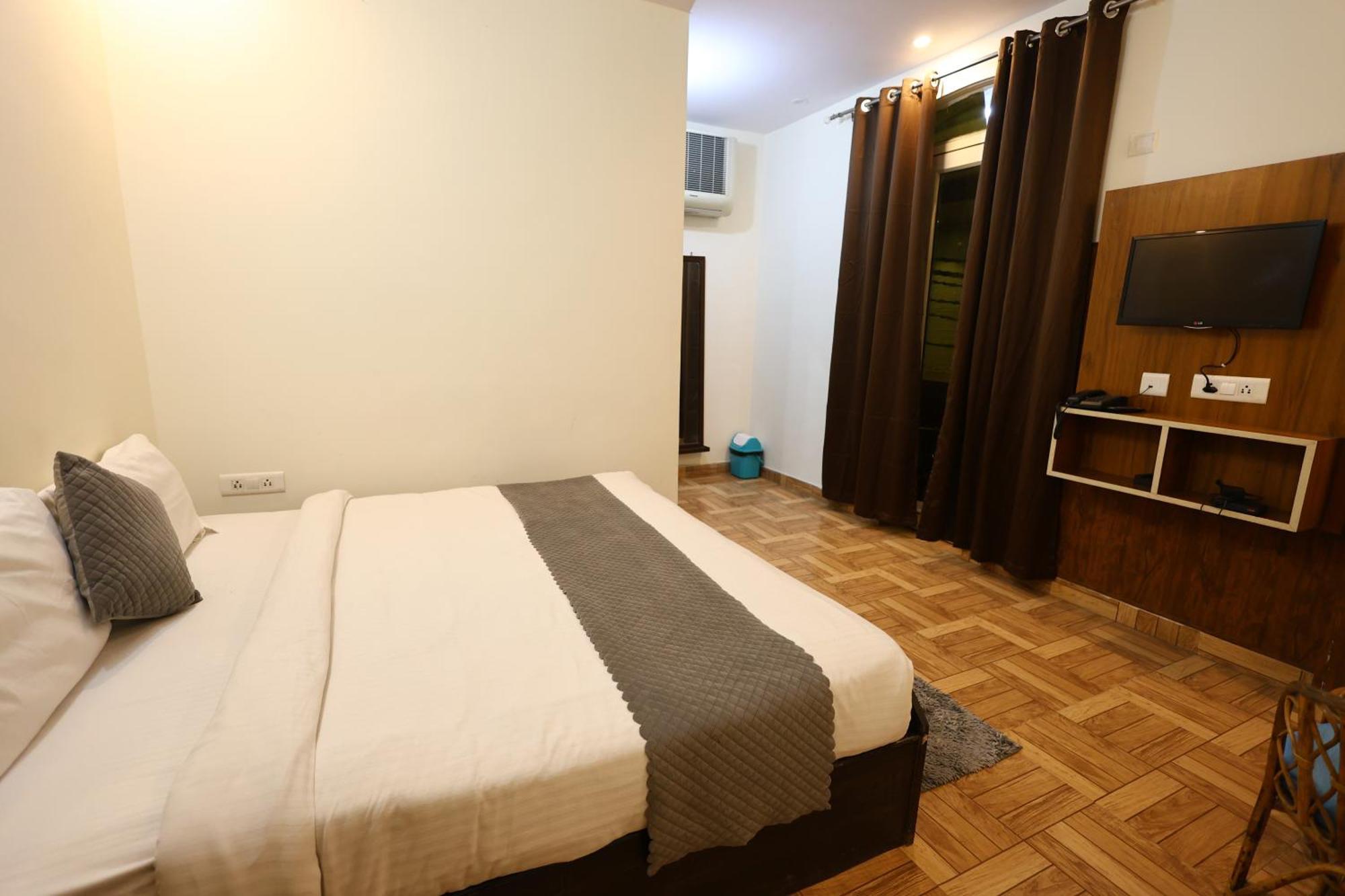Bhagirathi By Restay Hotels ริชิเคช ภายนอก รูปภาพ
