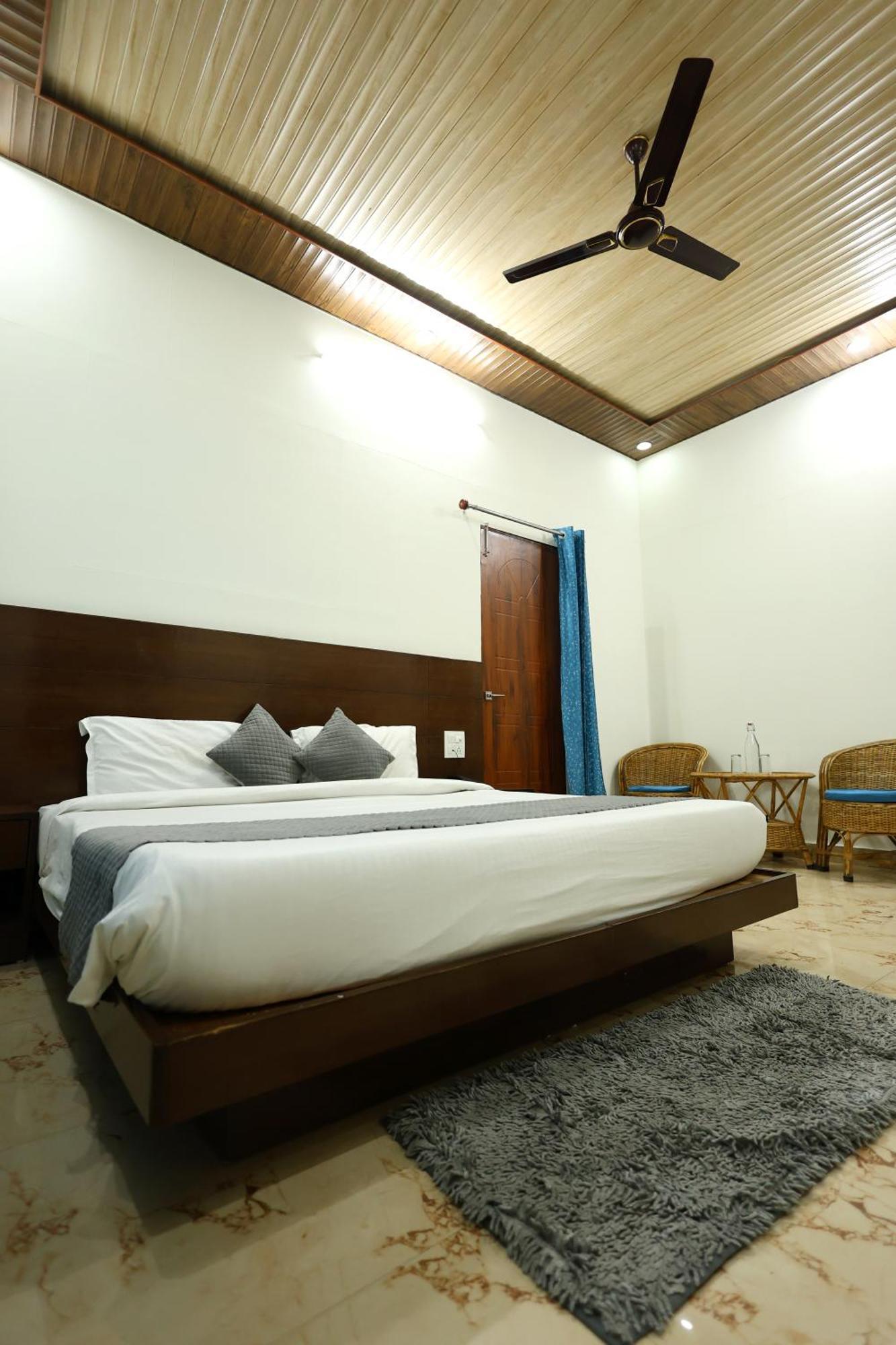 Bhagirathi By Restay Hotels ริชิเคช ภายนอก รูปภาพ